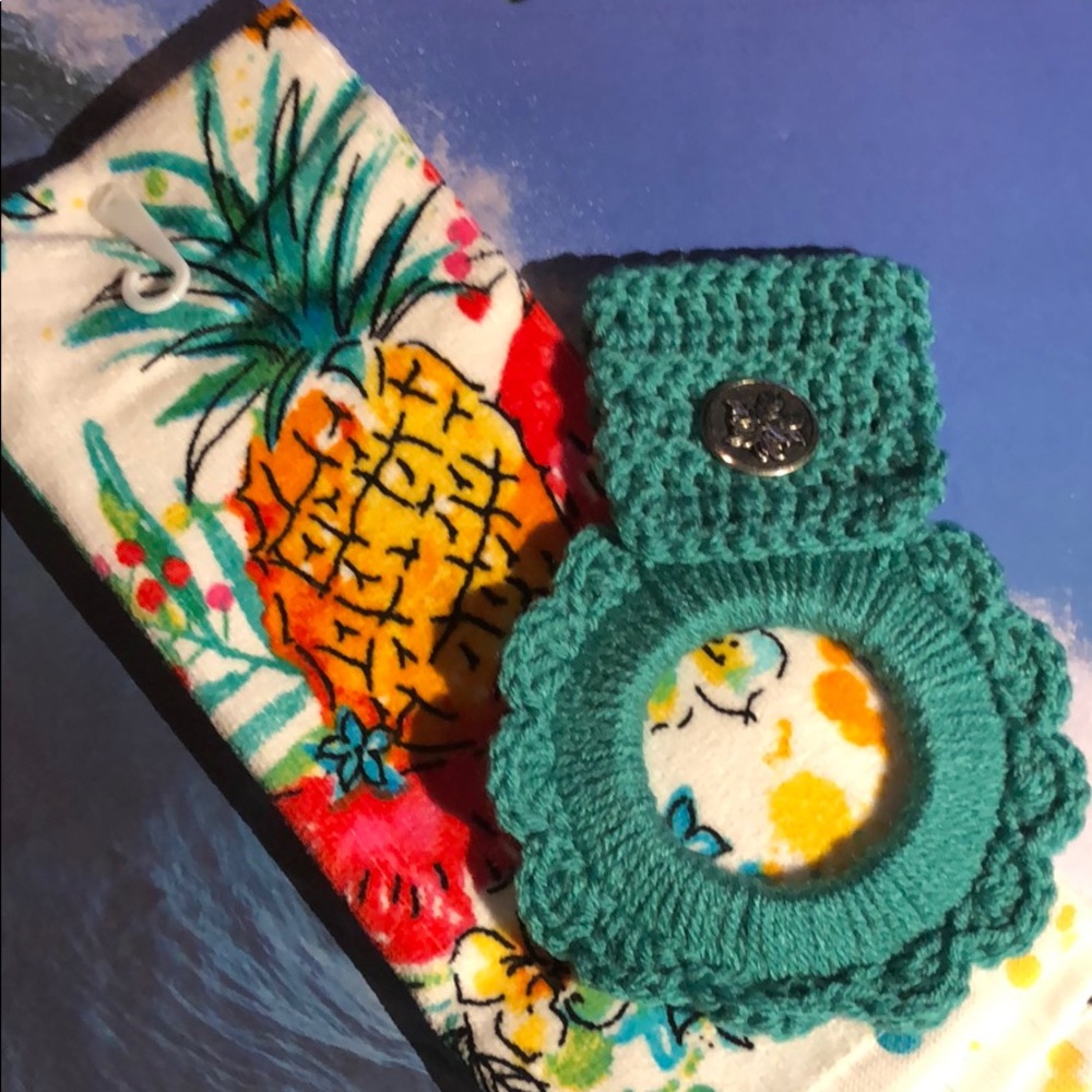 Button Kitchen towel hanger and towel